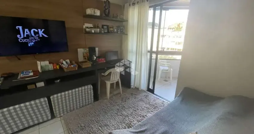 Apartamento à venda em canasvieiras de 2 quartos ( 150m da praia )