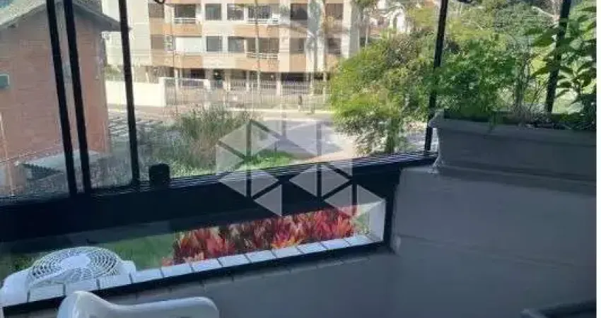 Apartamento à venda em Canasvieiras de 2 quartos ( 150m da Praia )
