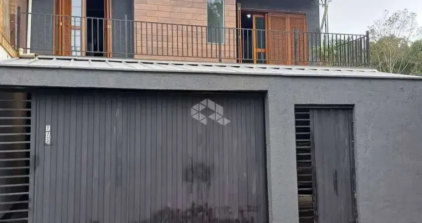 Casa duplex com 4 quartos, sendo 1 suíte, e 2 vagas de garagem  à venda por r$ 585.000,00