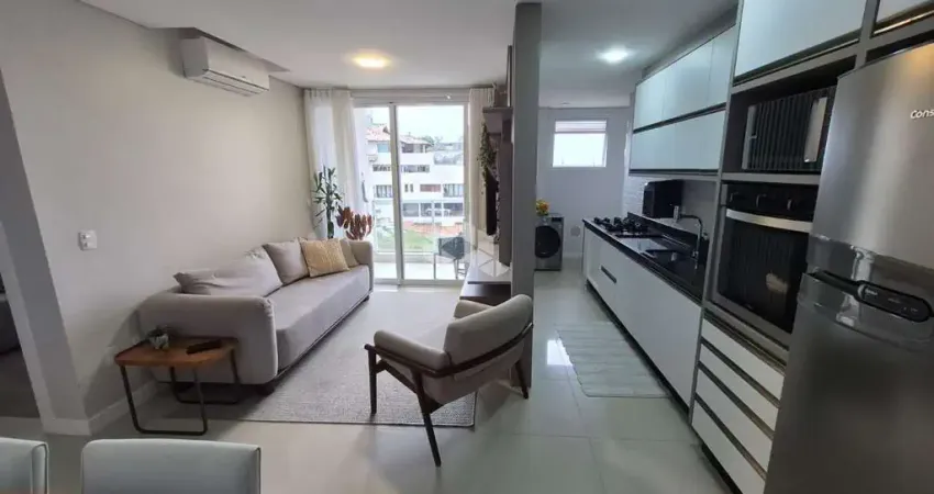 Apartamento à venda perto do mar 2 dorm sendo 1 suíte- canasvieiras