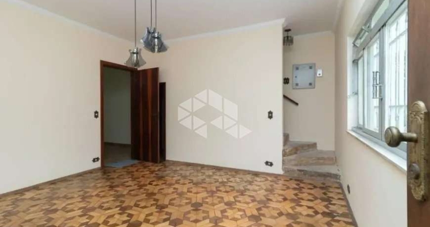 Casa Sobrado á Venda 170m²  3 Dormitórios C/01 Suíte C/04 Vagas Água Rasa.