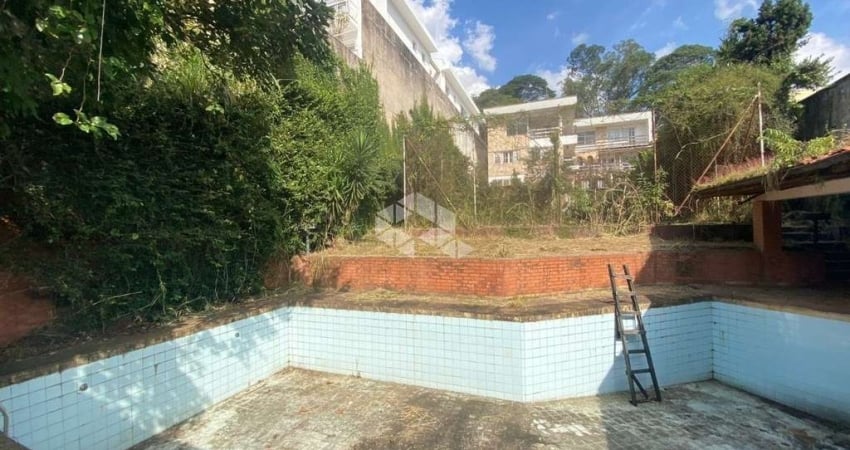 Sobrado à venda no Tucuruvi - 5 quartos (3 suítes), piscina, salão de festas e 7 vagas em 1.056m² de terreno