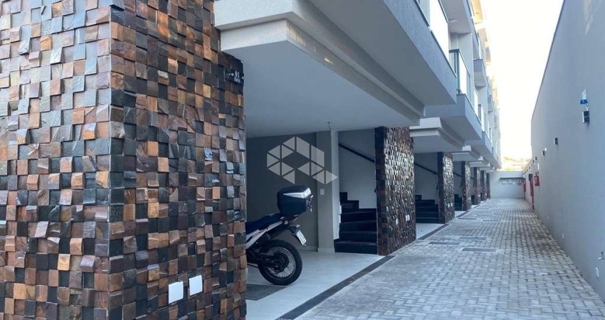 Sobrado novo em condomínio fechado na Vila Formosa - 2 suítes, acabamento de alto padrão e garagem com depósito