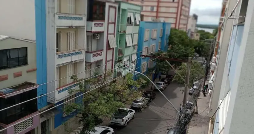 Apartamento 3 dormitórios/quartos no Centro Histórico de Porto Alegre