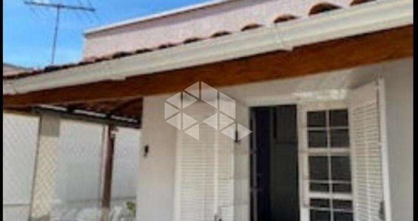Brooklin, casa para venda prócima ao metrô com 03 dormitórios e 02 vagas de garagem