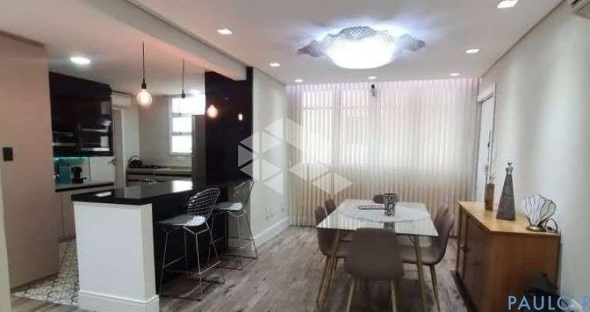 Vila Mariana, apartamento para venda próximo ao metrô com 2 dormitórios (Living ampliado) e duas vagas de garagem.