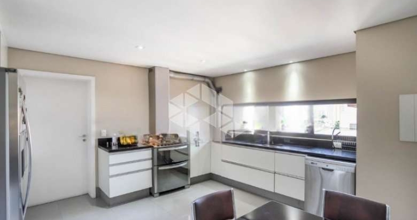 Apartamento á venda na Vila Mascote, com 3 suítes e 3 vagas.