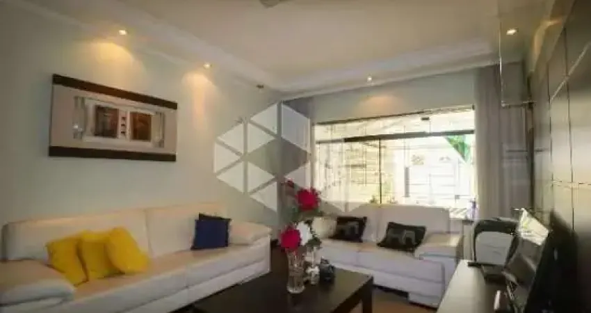 VENDA Sobrado com 222m² com 3 dormitórios (1 suíte) e 2 vagas no Planalto Paulista, próximo ao metrô