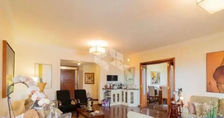 VENDA Apartamento de 250m² com 3 suítes e 3 vagas em Moema, próximo do metrô