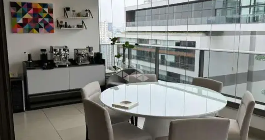Apartamento à venda na Cidade Monções com 128m², 2 suítes e 3 vagas de garagem.