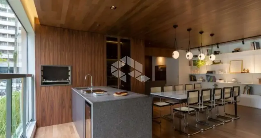 Apartamento à venda no Brooklin com 205m², no contrapiso, 4 dormitórios (sendo 2 suítes) e 3 vagas de garagem.