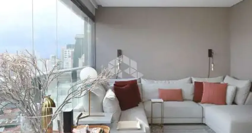 Apartamento a venda no Itaim com 101m²,  2 dormitórios sendo 1 suite e 3 vagas de garagens.