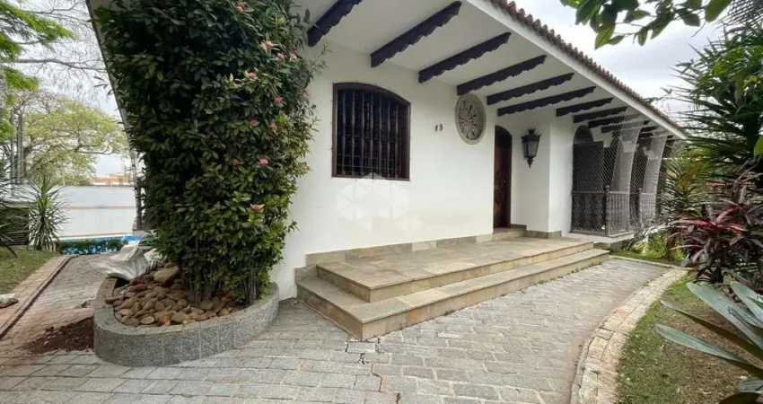 Casa à venda no alto de pinheiros com 4 dormitórios sendo 2 suítes, 5 vagas e piscina