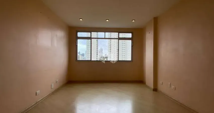 Apartamento com 3 quartos , sendo 1 suíte e 1 vaga de garagem, próximo ao parque da aclimação.