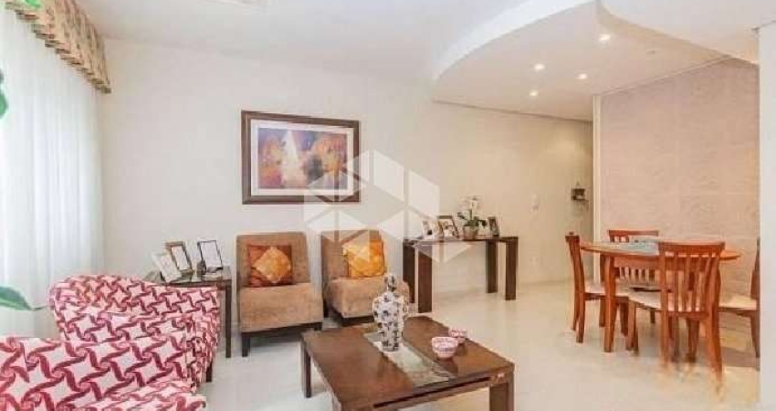 3 dormitórios suite, 1 garagem patio Modernizado 102 m2 area priv 1 quadra Praia de Belas e Tribunais