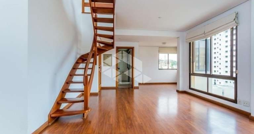 Cobertura de 2 dorm/quartos, 1 suite e 2 vagas no Bairro Menino Deus