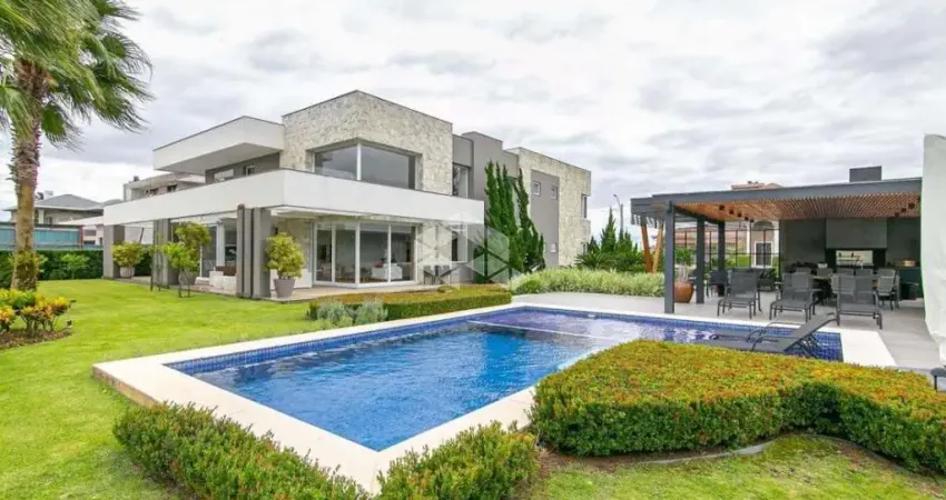 Casa a venda no Condomínio Eldorado Ilhas Park com quatro suítes.