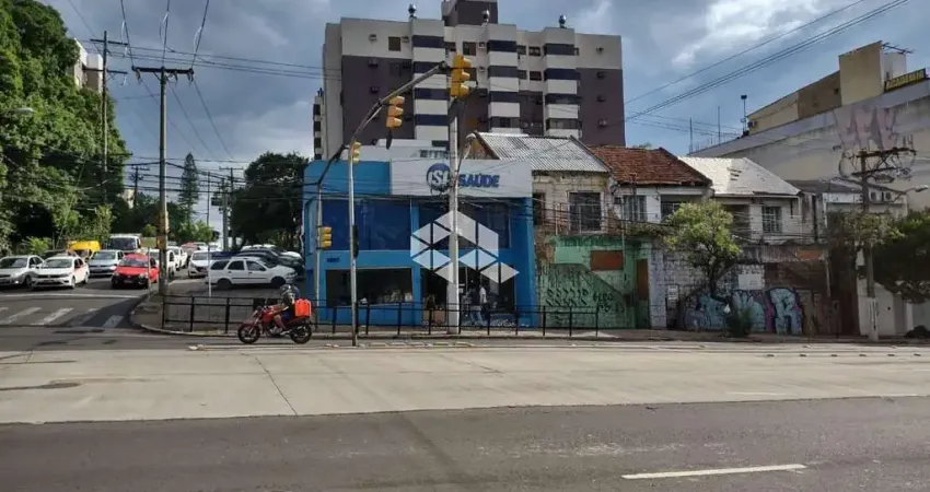 Terreno  com Casa em Avenida de Grande Fluxo bairro Rio Branco / Porto Alegre