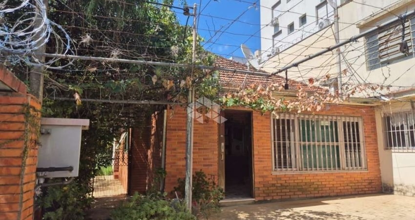 Casa Térrea em Terreno 10 x 30 de Esquina -Passo Dareia