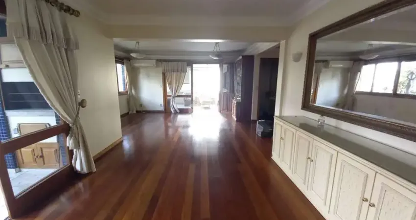 Apartamento mobiliado de 3 dormitórios (1 suíte) com 221,16m² - Amplitude e conforto no coração de Petrópolis