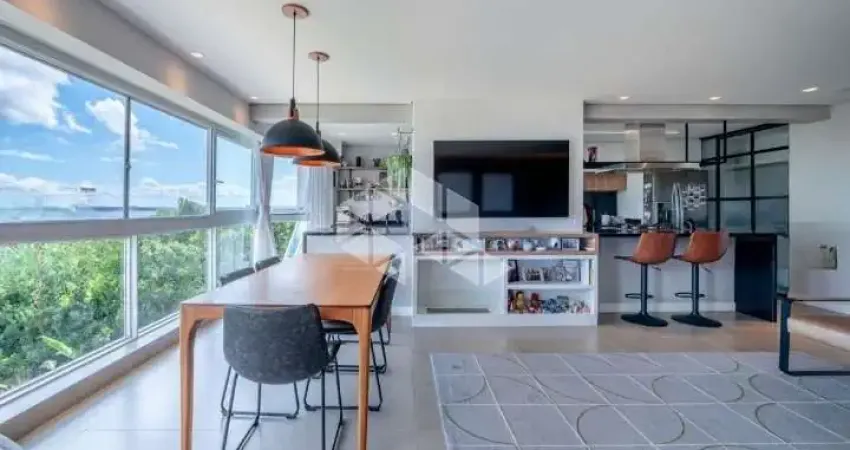 Apartamento Garden à venda com 3 dormitórios, 150m² e 2 vagas no bairro Cristal.