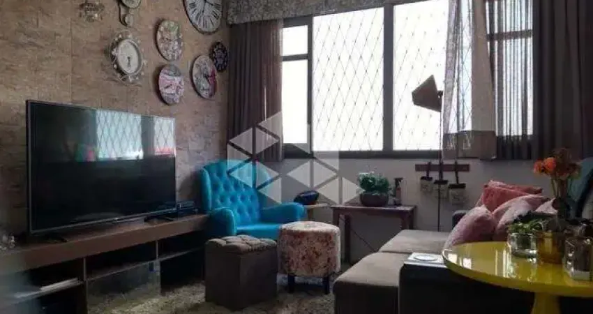 Apartamento 02 dormitórios, com pátio, com 77 m² privativos, térreo, no menino deus
