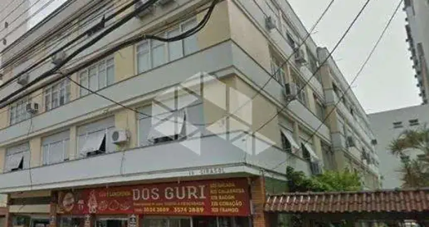 Apartamento 02 dormitórios, com pátio, com 77 m² privativos, térreo, no Menino Deus