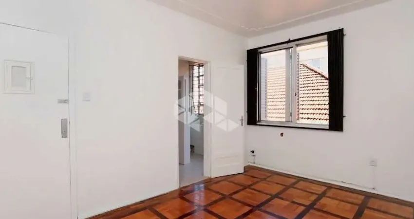 Apartamento de dois dormitórios, mais dois banheiros e boa localização no bairro