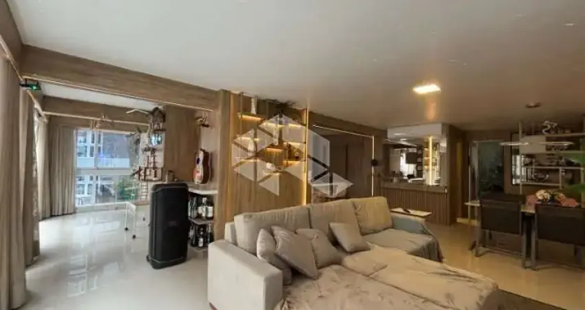 Apartamento Garden à venda com 3 dormitórios, 150m² e 2 vagas no bairro Cristal,