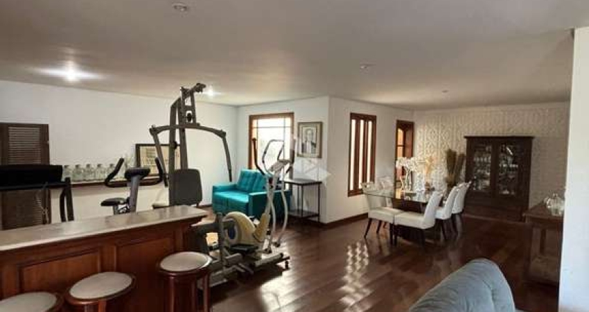 Casa  com 3 dormitórios, sendo 2 suites, com 181,10m2 na Medianeira