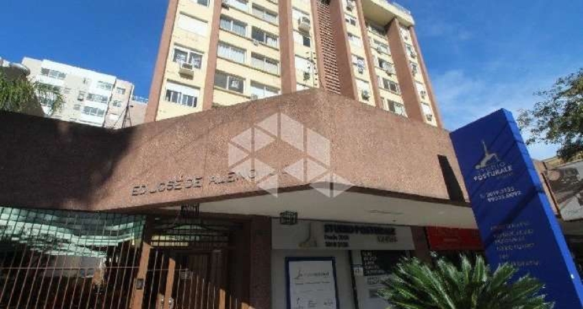 Apartamento  com 31m² privativos, elevador, Bairro Menino Deus