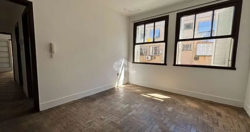 Apartamento térreo com 2 domritórios, no menino deus, com 72,80m² proximo a rotula do papa