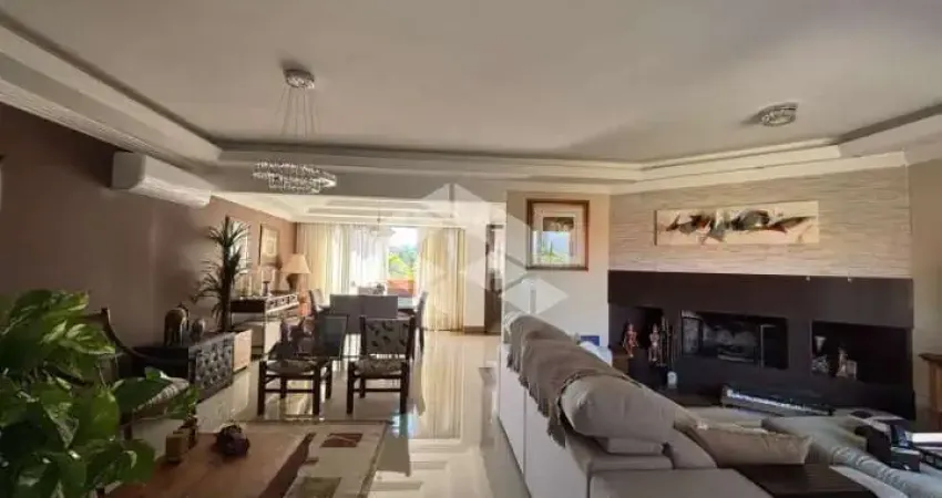 Casa em condominio no Cristal, com vista para o Guaiba, com 382m²