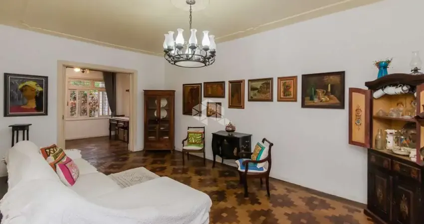 Casa térrea de 167m2, jardim, hall de entrada, living amplo, 3 dormitórios