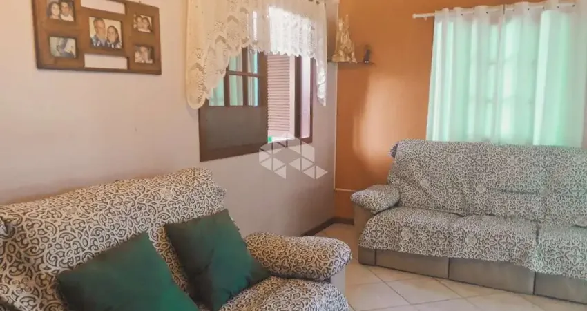 Casa de 264m² privativos. São  03 dormitórios/quartos sendo uma suíte com sacada