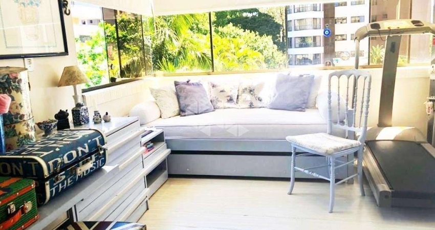 Apartamento a venda com 3 dormitórios no Bairro Mont Serrat