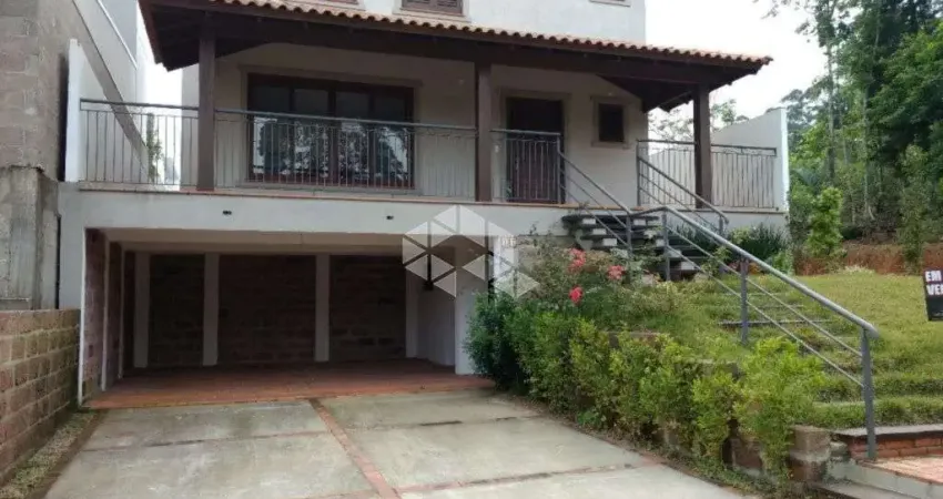 Casa 3 quartos c/Suítes, sala, lareira - Adega