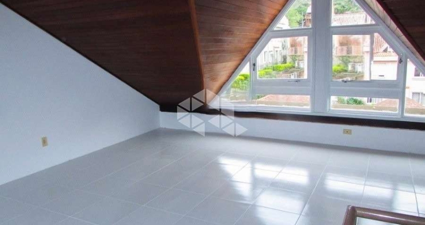 Casa em condomínio com 3 dormitórios, 1 suite e 2 vagas