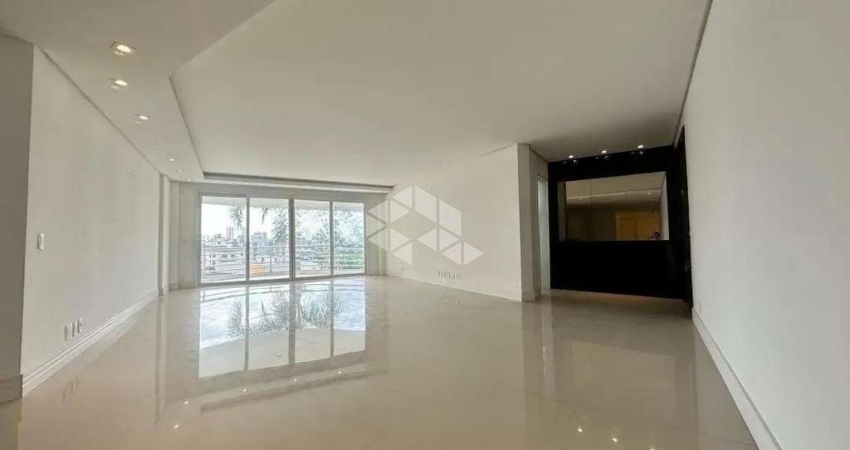 Apartamento com 3 quartos_ 3 vagas e 296.92 para vender no bairro Panazzolo  por R$  1.750.000