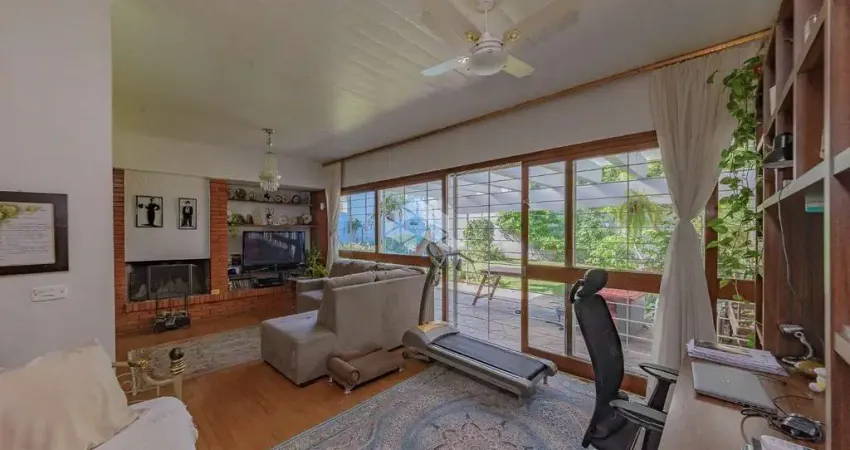 Casa com 3 quartos à venda na Rua Maracá, 51, Vila Assunção, Porto Alegre