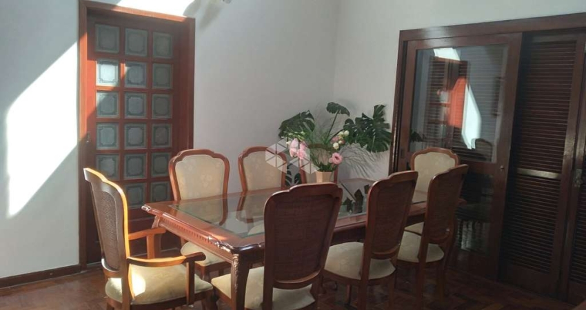 Casa com 3 quartos à venda na Rua Pedro Souza, 156, Vila João Pessoa, Porto Alegre