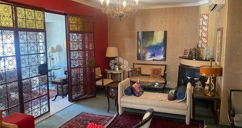 Casa com 3 quartos à venda na Rua Dário Pederneiras, 512, Petrópolis, Porto Alegre