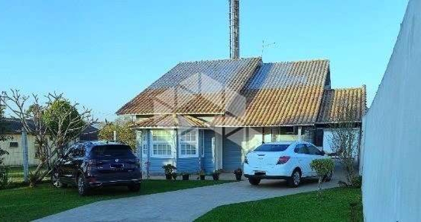 Casa com 128 m2 com 3 dormitórios e com estacionamento para 3 carros