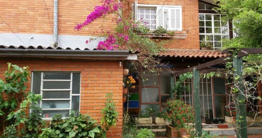 CASA ALTO PADRÃO,4 DORMITORIOS/QUARTOS CENTRO DE ALVORADA