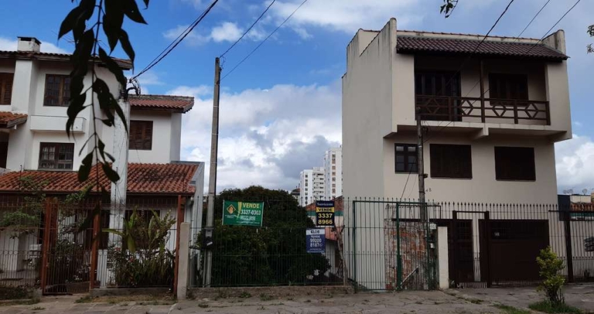 Terreno à venda na Rua Roque Calage, 442, Passo da Areia, Porto Alegre