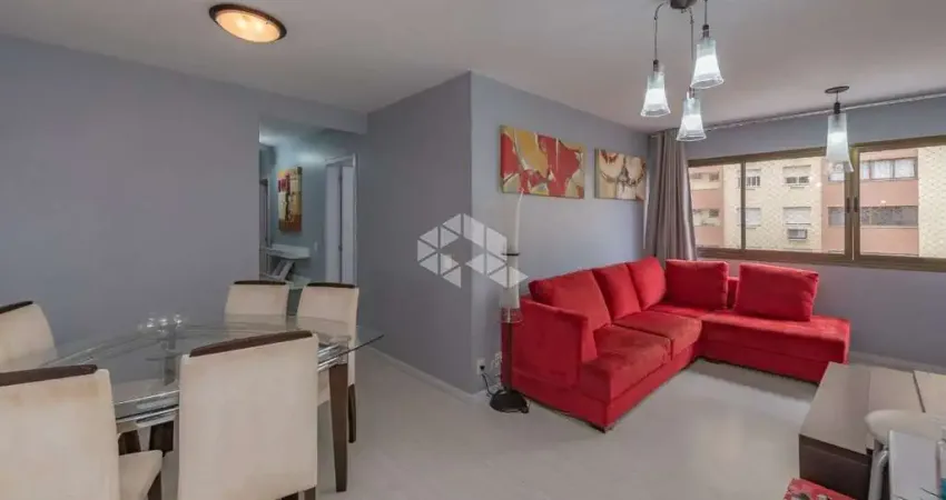 Belo apartamento de 3 dormitórios/quartos frente para as piscinas e área de lazer do condomínio.