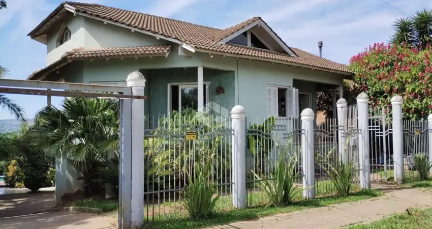 Casa sobrado terreno duplo - 4 quartos - 1 suíte - piscina - são leopoldo