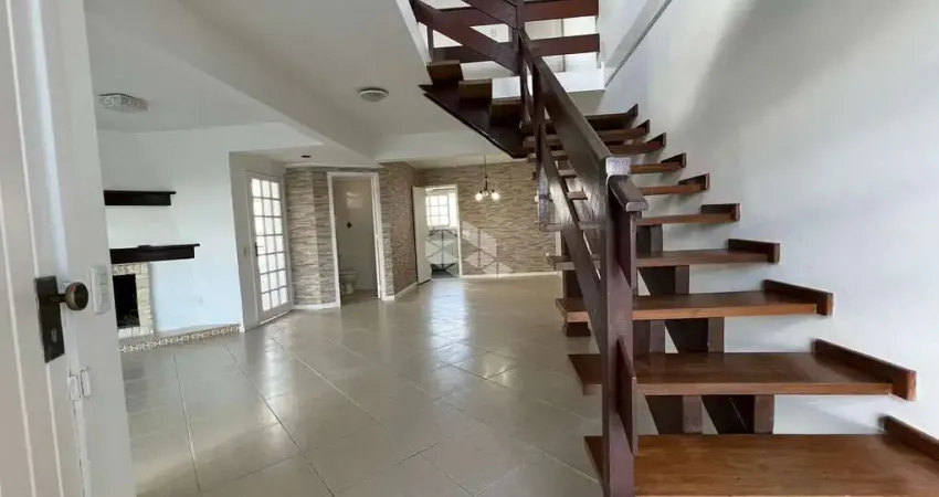 Casa de 3 quartos na zona sul com piscina em frente a praça com vista perene.