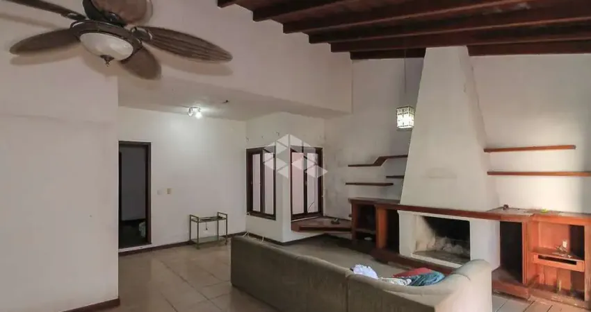 Casa de 3 dormitórios no Bairro Chacará das Pedras.