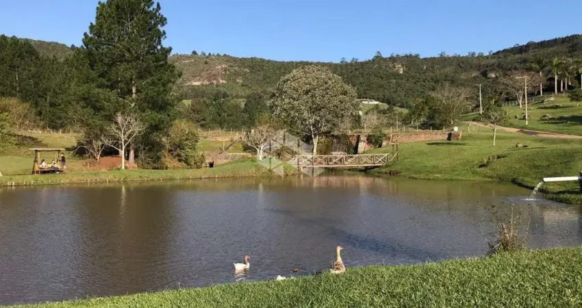 Terreno de 1.000 metros quadrados no Country Village com piscina